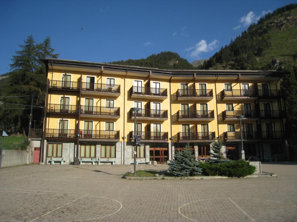 Casalpina Don Barra Hotell Pragelato Exteriör bild